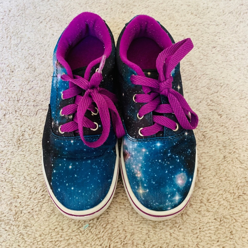 Heelys girls size youth 4 in excellent condition